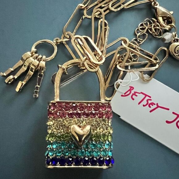 🔐 Betsey Johnson Rare Gold Love Lock & Keys Necklace 🔐 - Picture 4 of 5